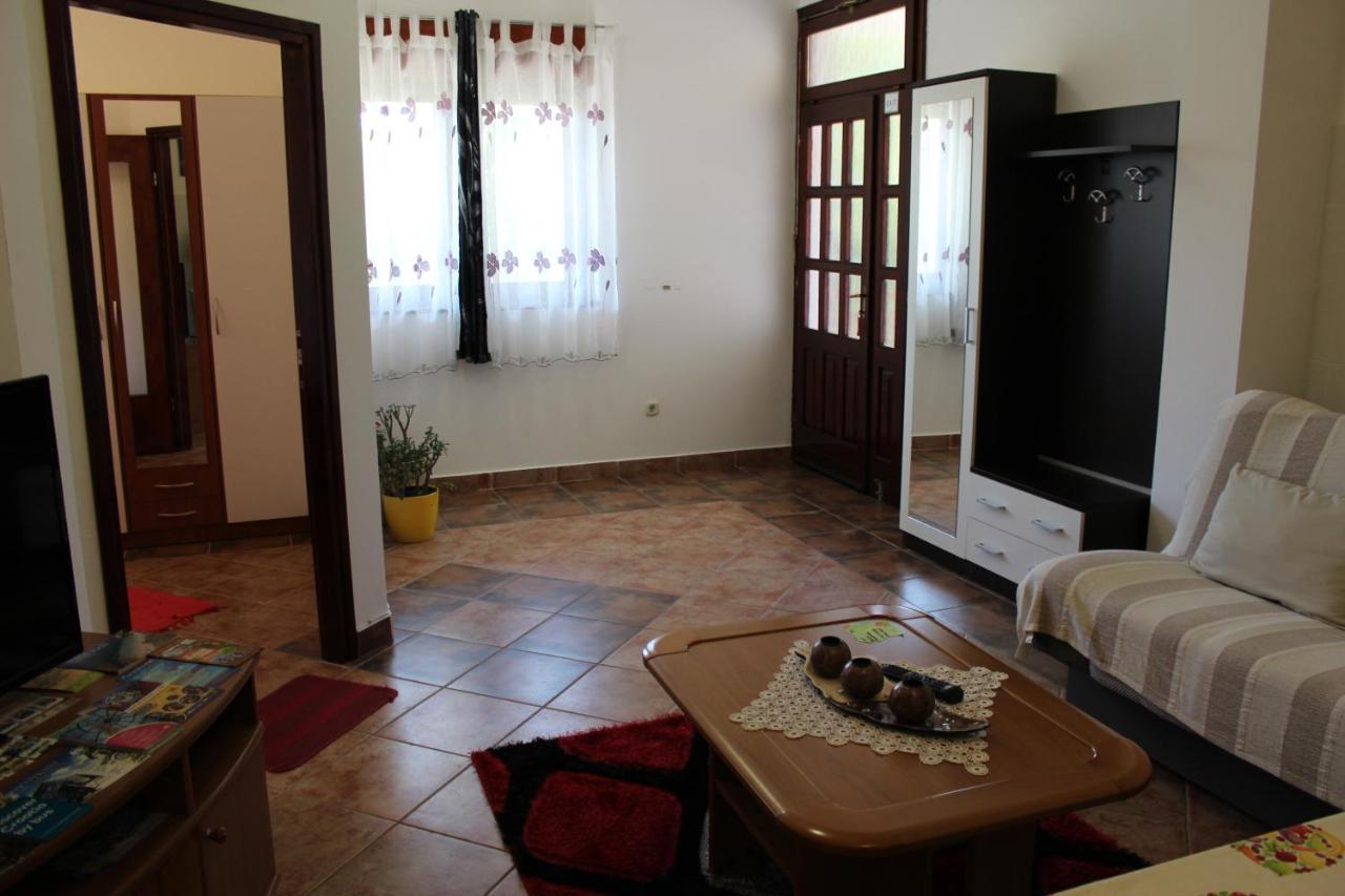 Apartment Mis Floura Fiume Esterno foto