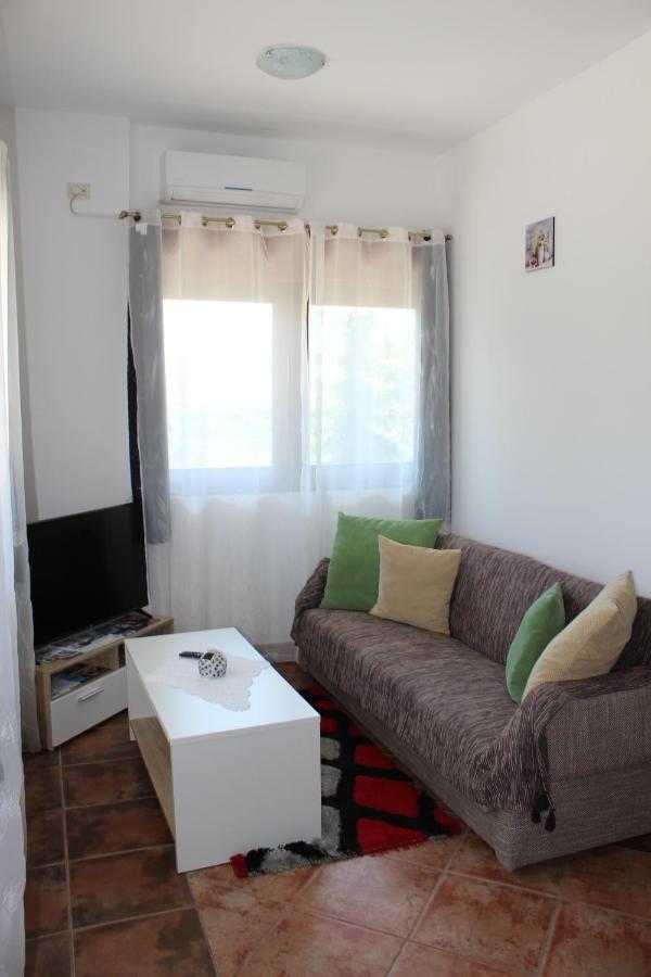 Apartment Mis Floura Fiume Esterno foto