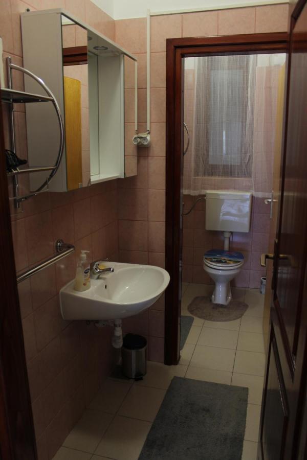 Apartment Mis Floura Fiume Esterno foto