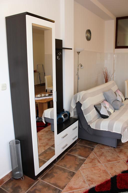 Apartment Mis Floura Fiume Esterno foto