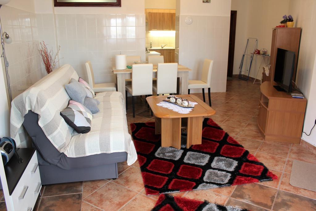 Apartment Mis Floura Fiume Esterno foto