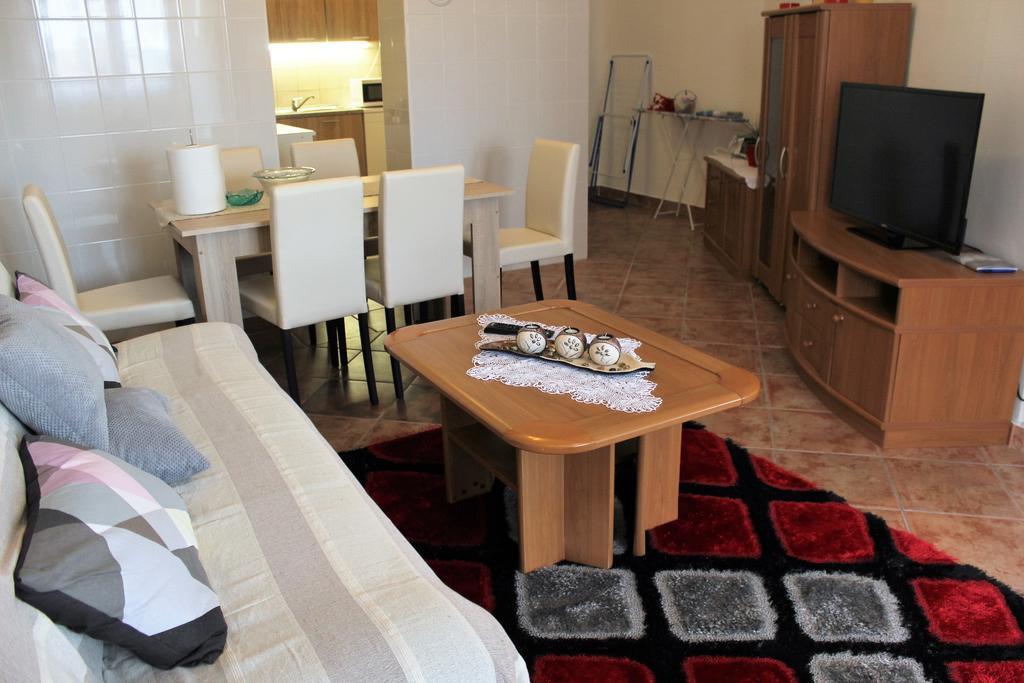 Apartment Mis Floura Fiume Esterno foto