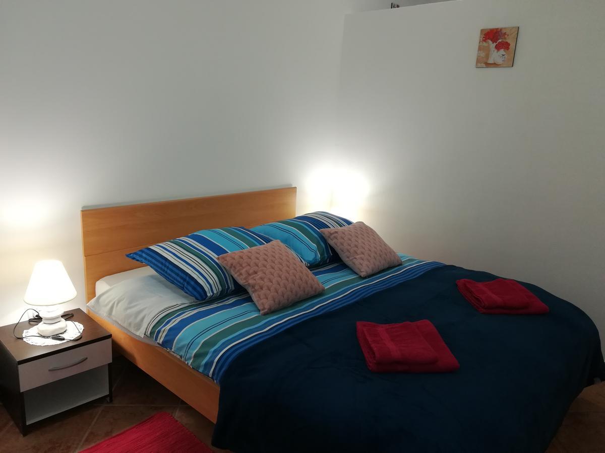 Apartment Mis Floura Fiume Esterno foto