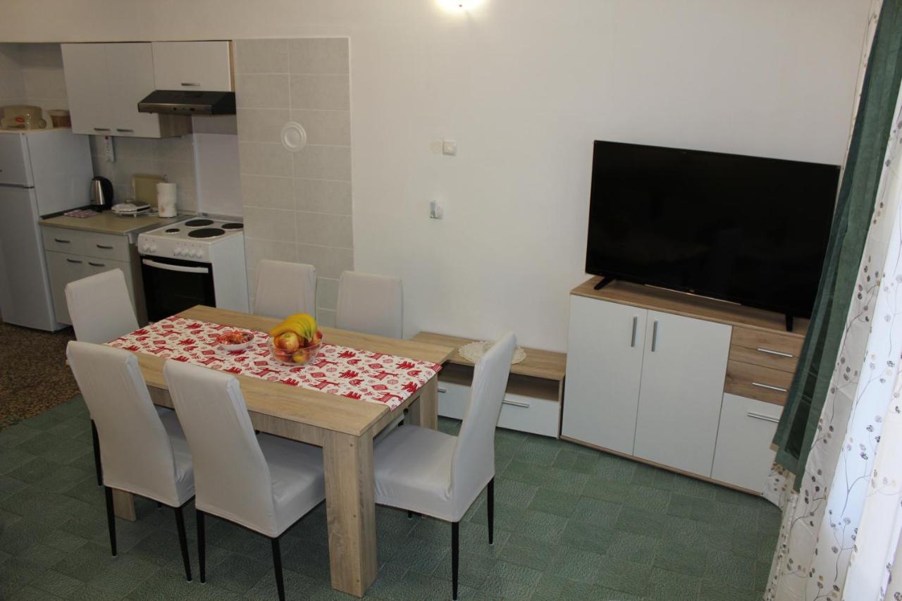 Apartment Mis Floura Fiume Esterno foto