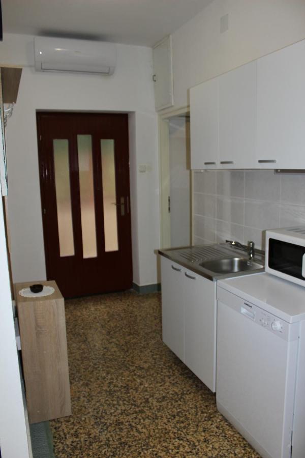 Apartment Mis Floura Fiume Esterno foto